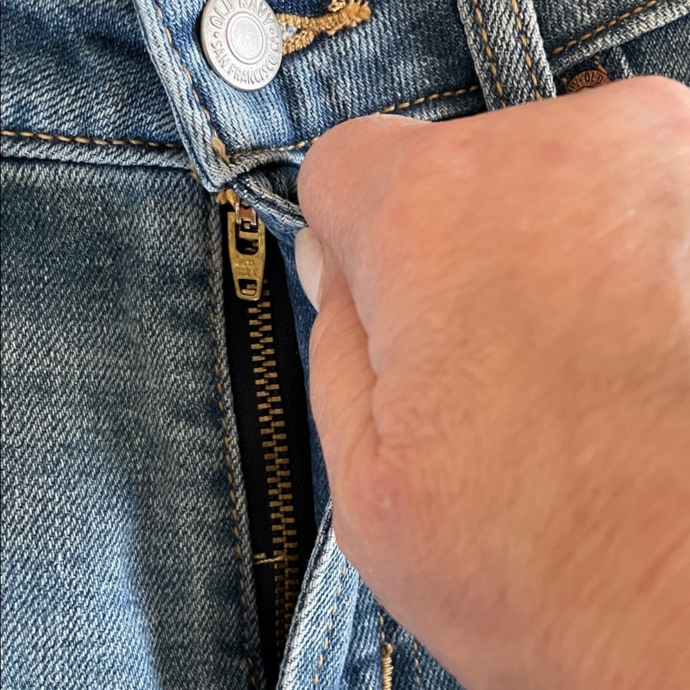 Old Navy Women's Classic Blue Jean Shorts #102 - Picture 3 of 9
